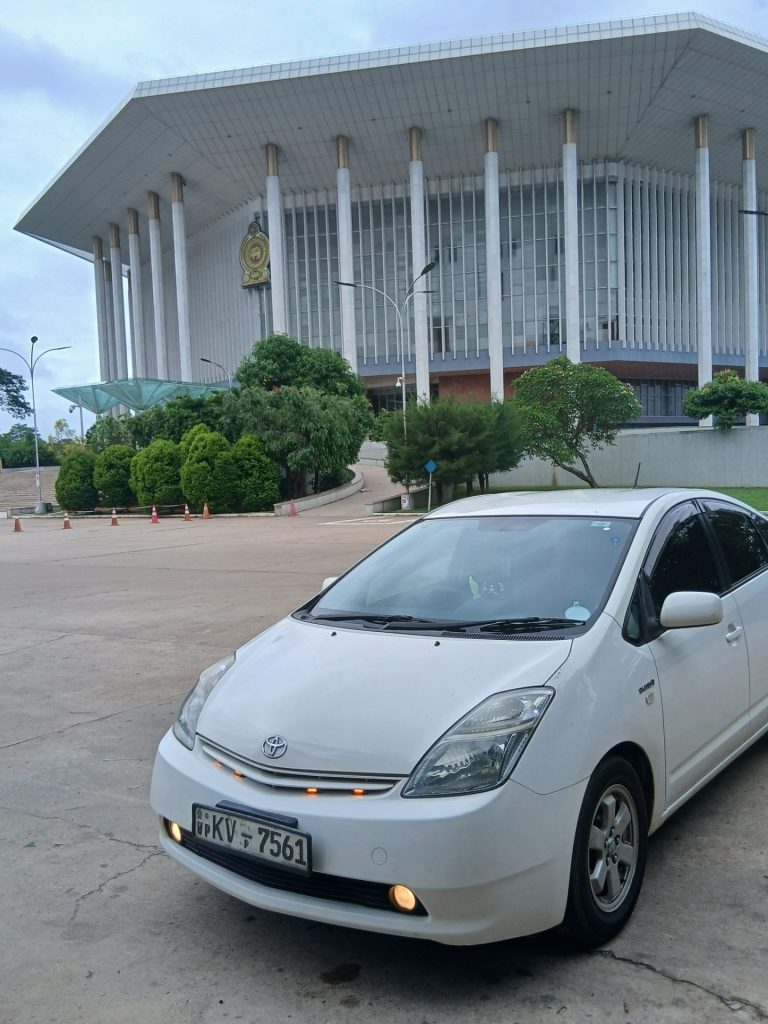 Interior right — Toyota Prius