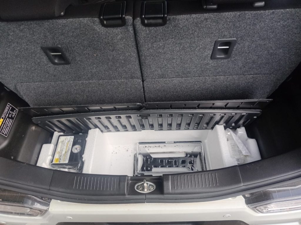Boot / luggage area — Suzuki Wagon R Custom Z