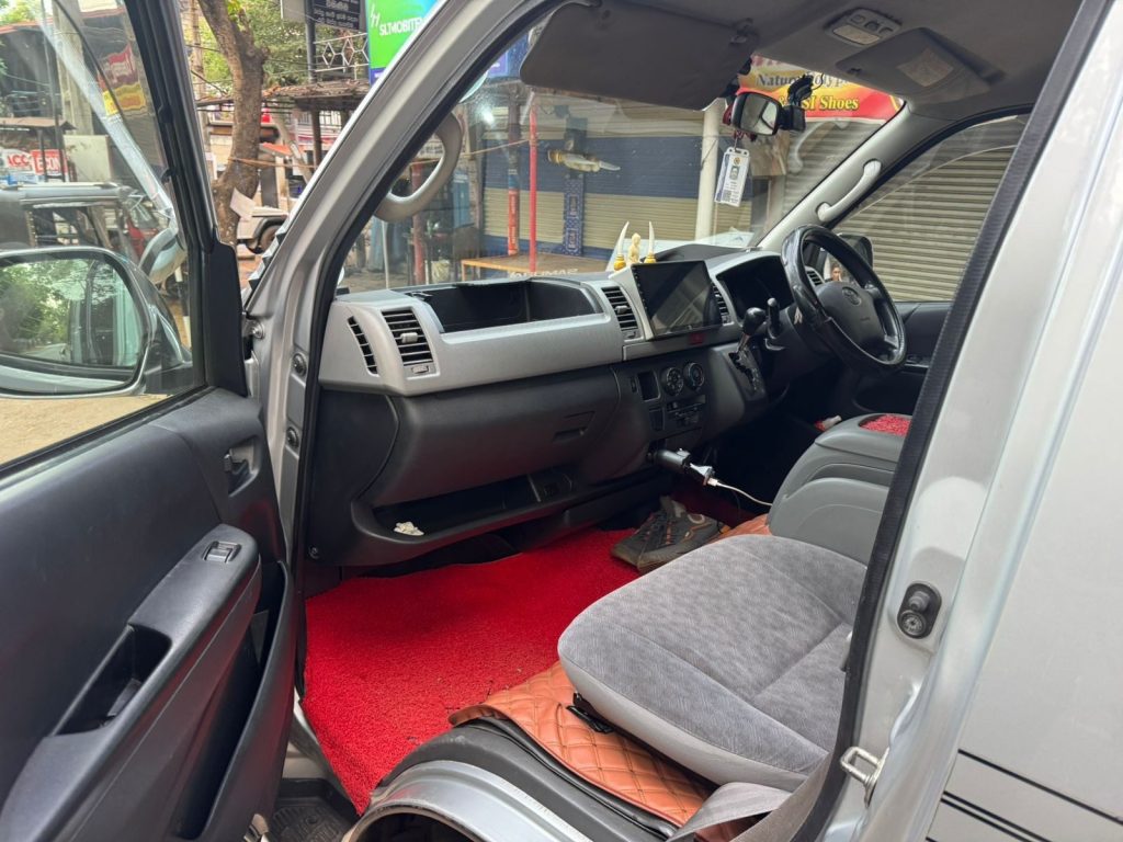 Dashboard — Toyota HiAce