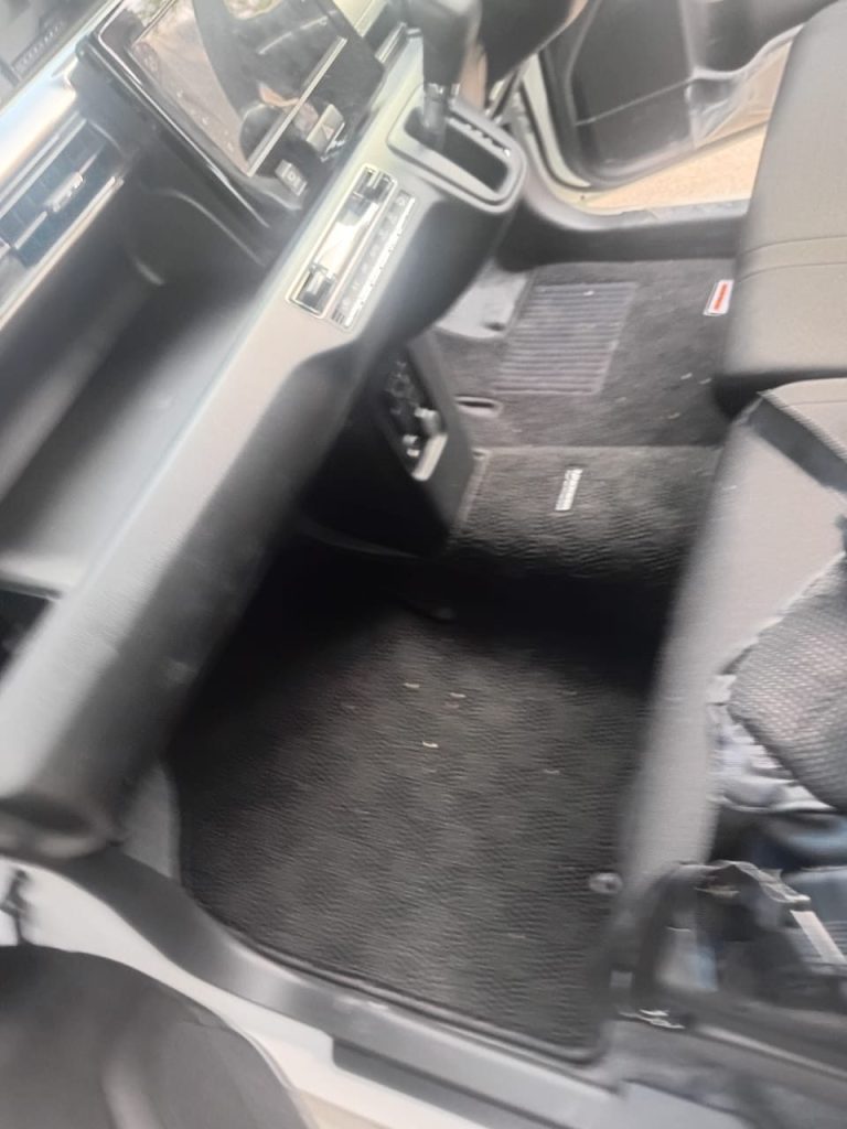 Interior left — Suzuki Wagon R Custom Z