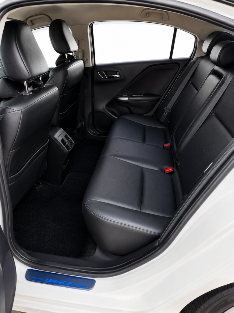 Interior left — Honda Grace