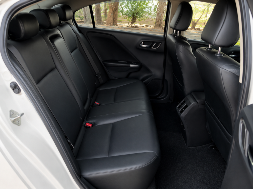 Interior right — Honda Grace