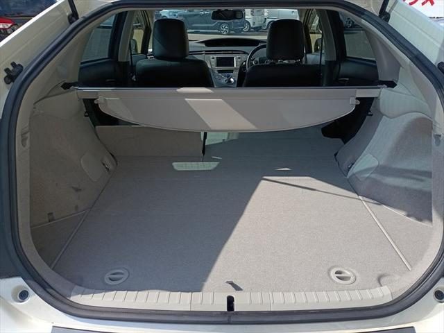 Boot / luggage area — Toyota Prius