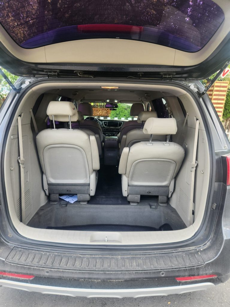 Passenger cabin — KIA Carnival