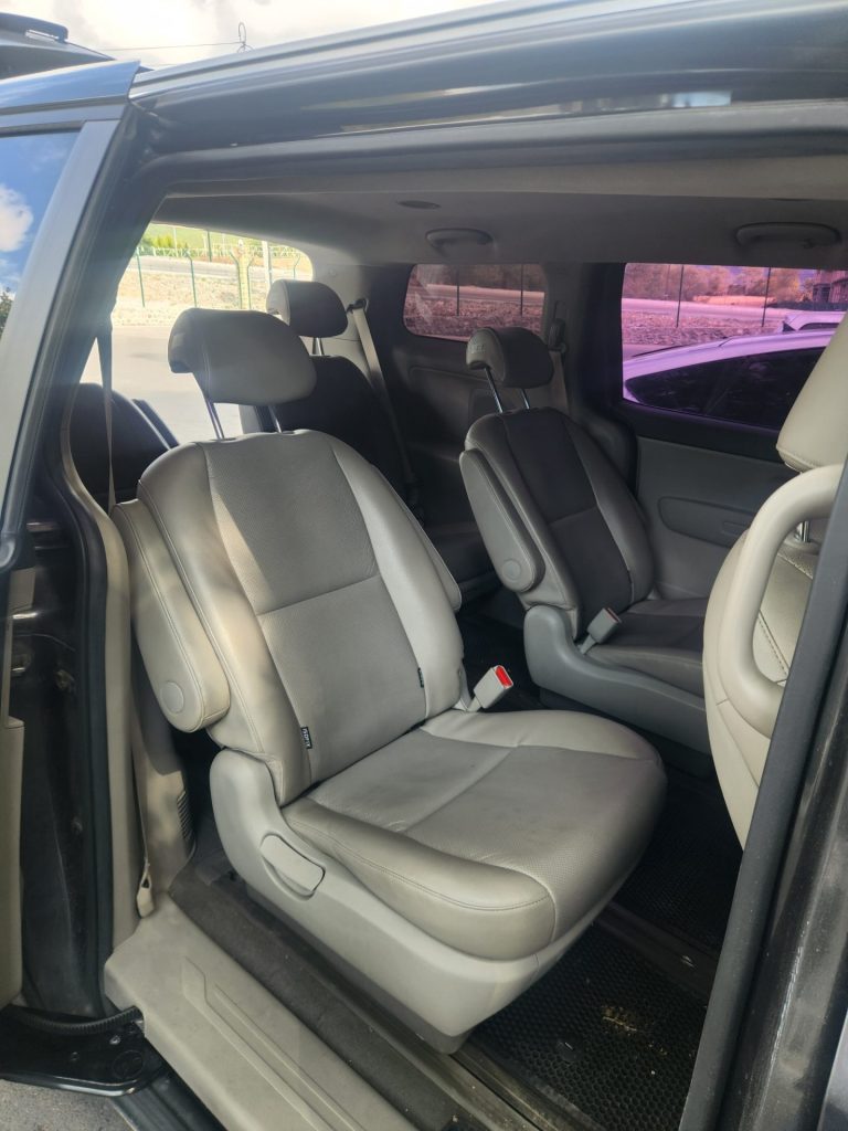 Interior right — KIA Carnival