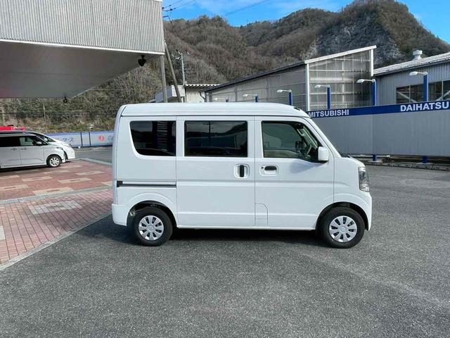 Right side — Suzuki Every