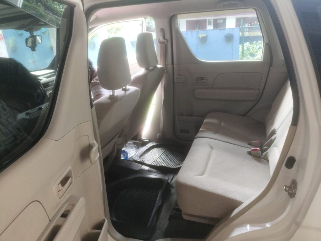 Interior left — Suzuki Fx
