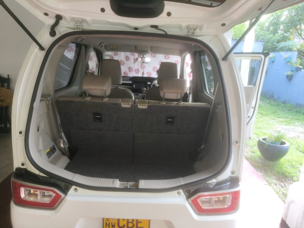 Boot / luggage area — Suzuki Fx