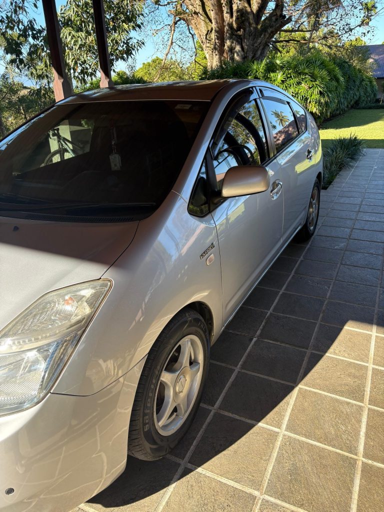 Toyota Prius photo 2