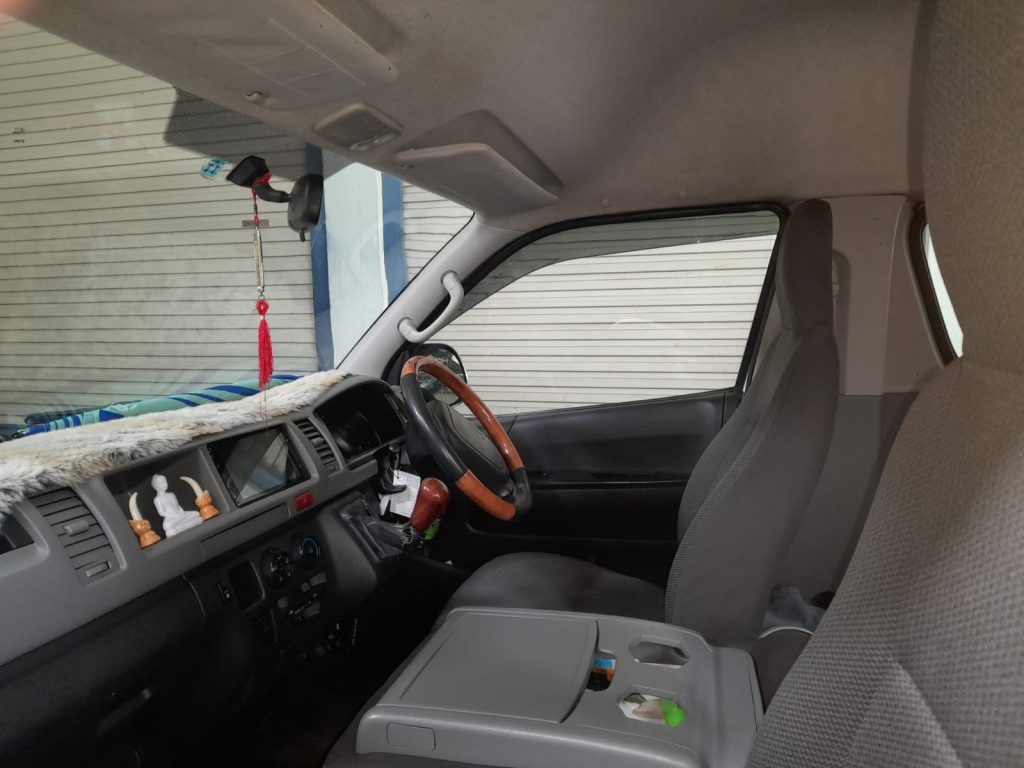 Dashboard — Toyota HiAce