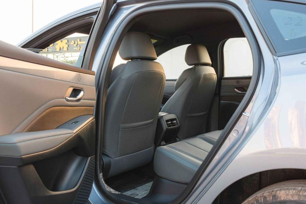 Interior left — BYD Qin-Plus