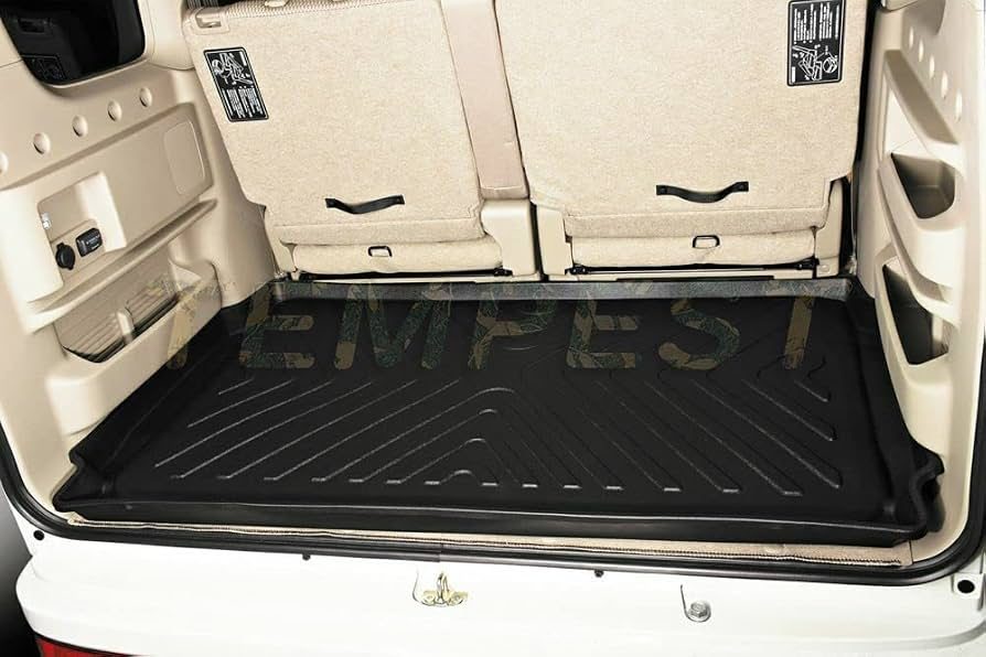Boot / luggage area — Suzuki Every