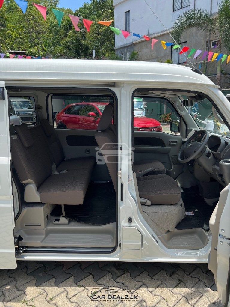 Interior right — Suzuki Every