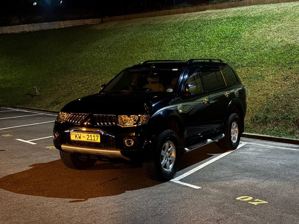 Mitsubishi Montero photo 2
