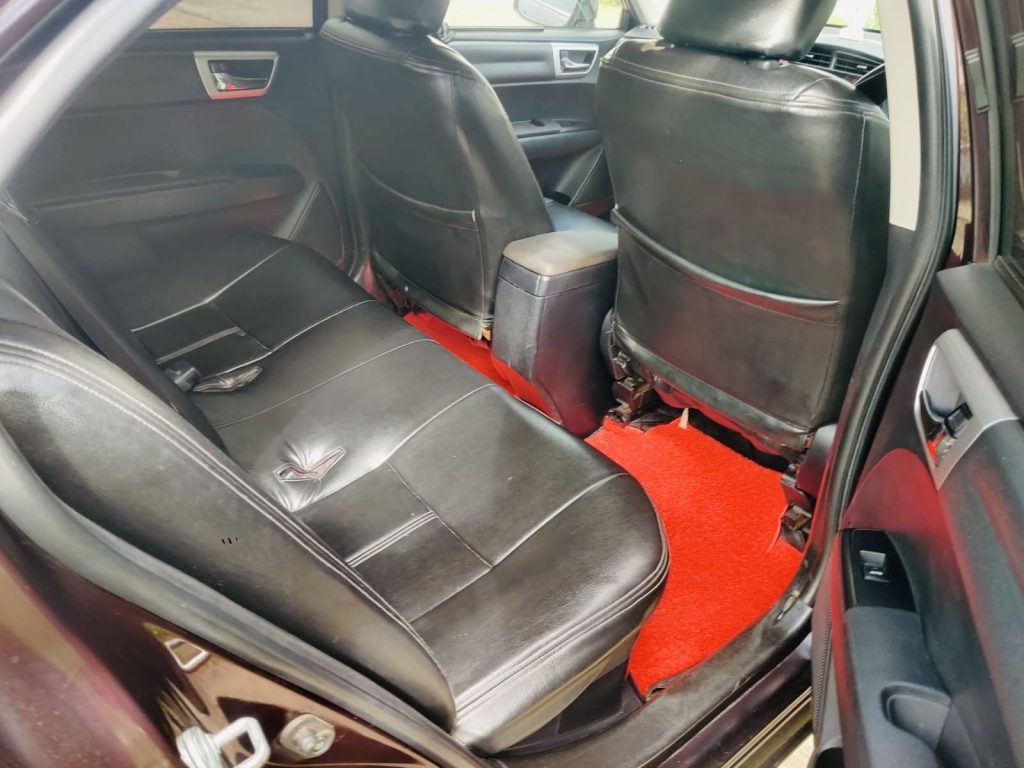 Interior right — Toyota Axio