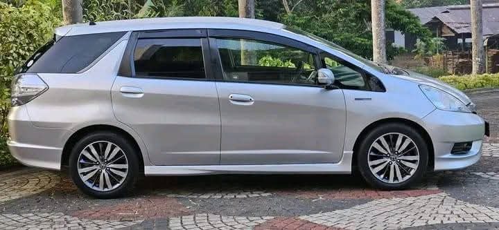 Right side — Honda Prius