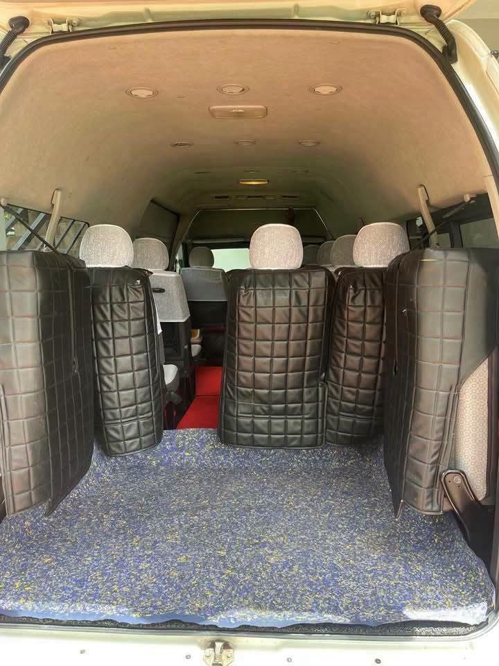 Boot / luggage area — Toyota KDH