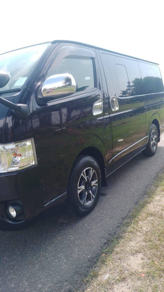 Toyota KDH Hiace Van photo 2