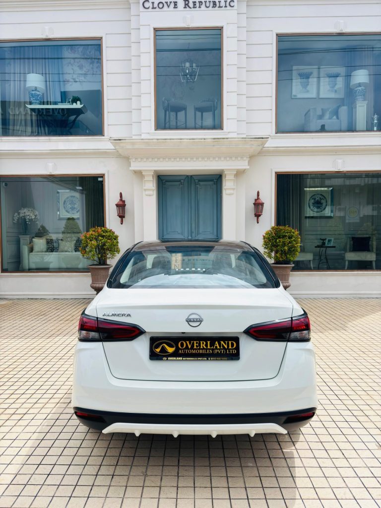 Rear — Nissan almera Almera