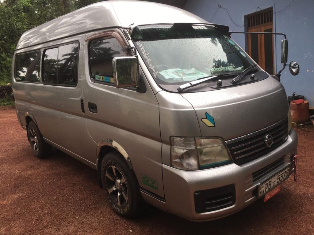 Right side — Nissan e 25 high roof Nissan e 25