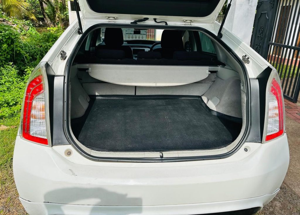 Toyota Prius photo 9