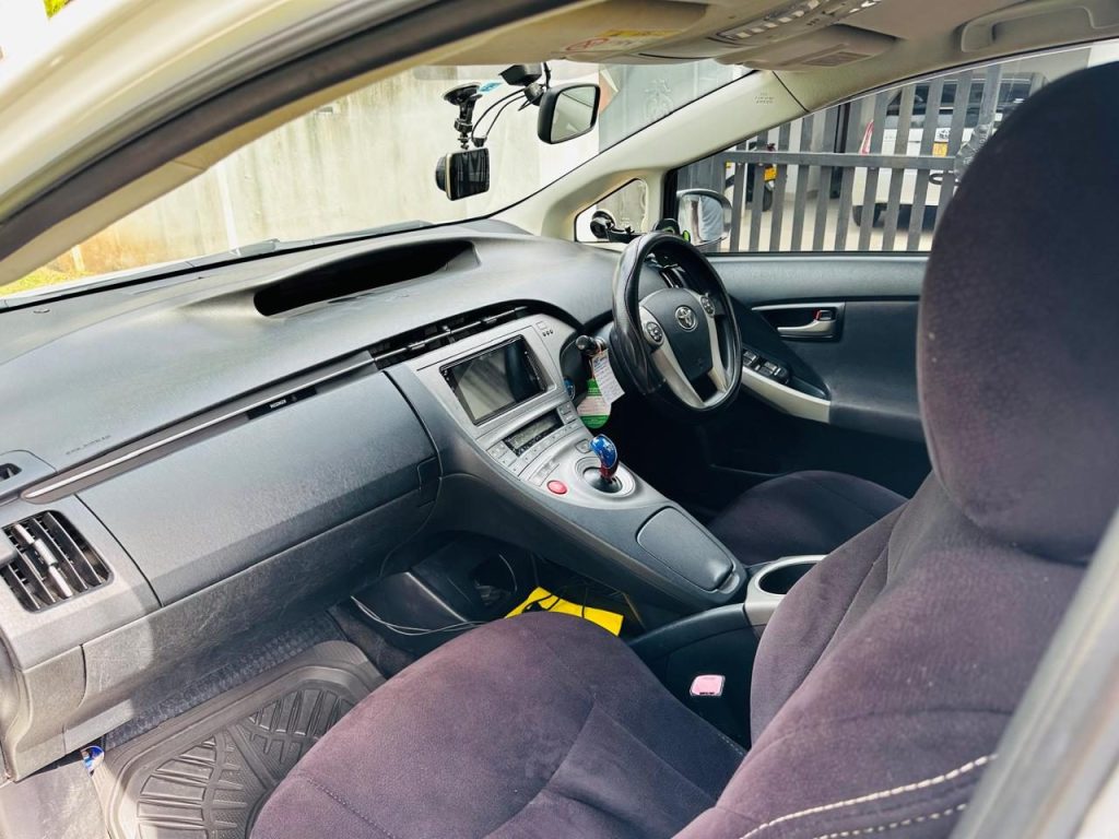 Toyota Prius photo 6