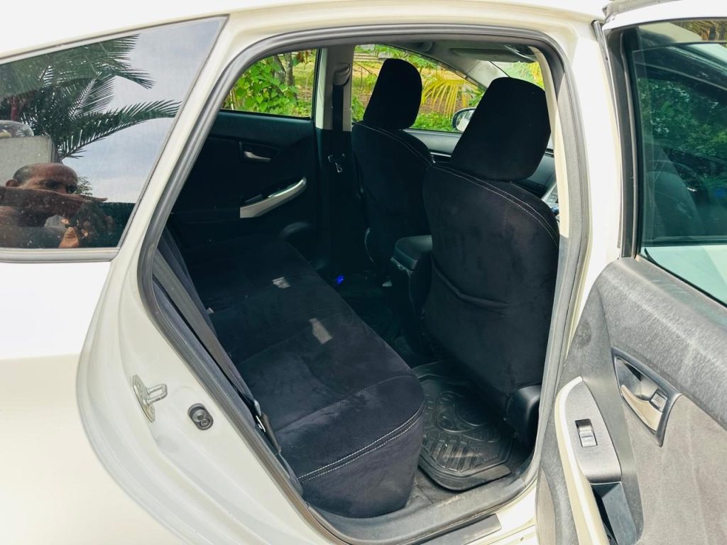 Toyota Prius photo 8