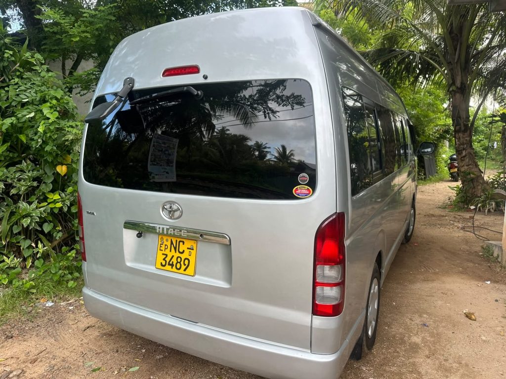 Boot / luggage area — Toyota Kdh hiace