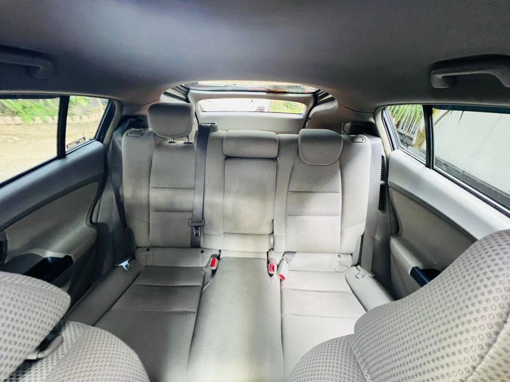 Interior right — Honda Insight