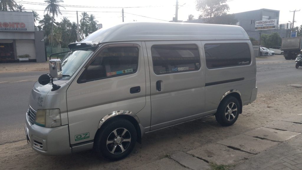 Left side — Nissan e 25 high roof Nissan e 25