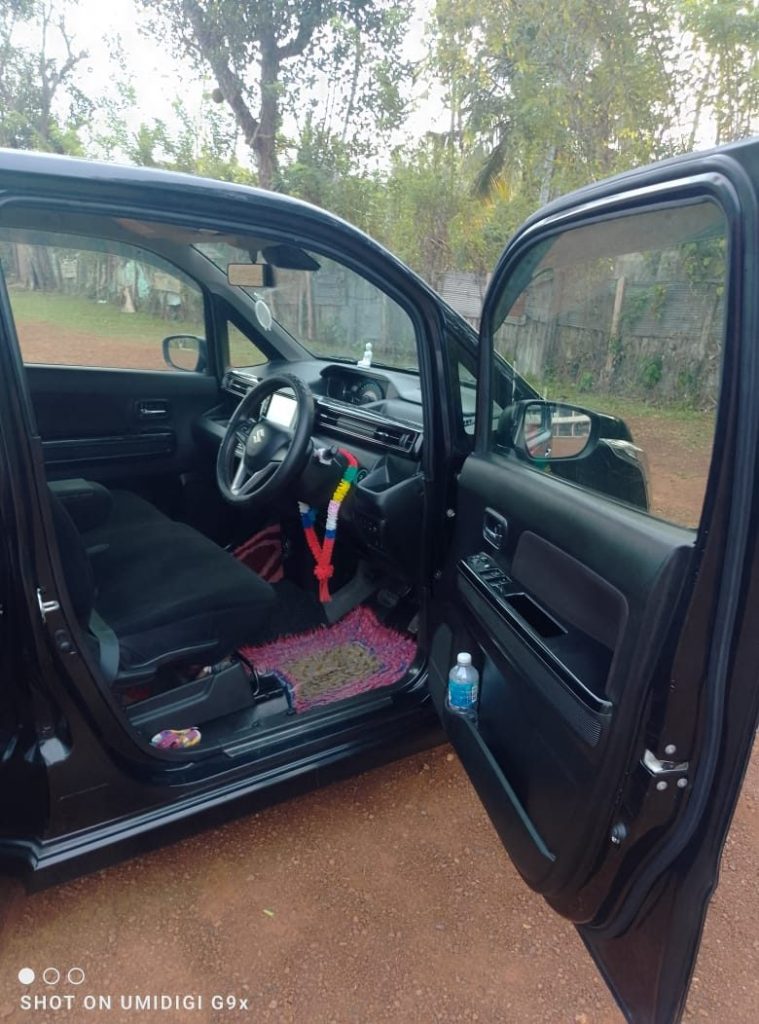 Interior right — Wagorn R Wagon R