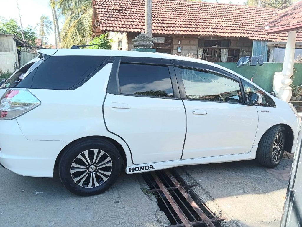 Right side — Honda Fit