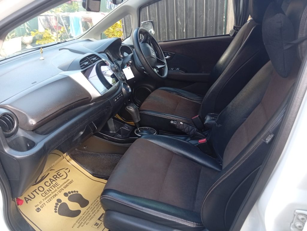 Interior left — Honda Fit