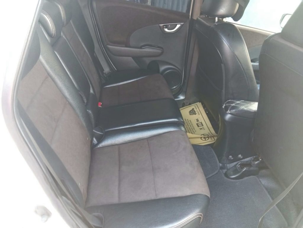 Interior right — Honda Fit
