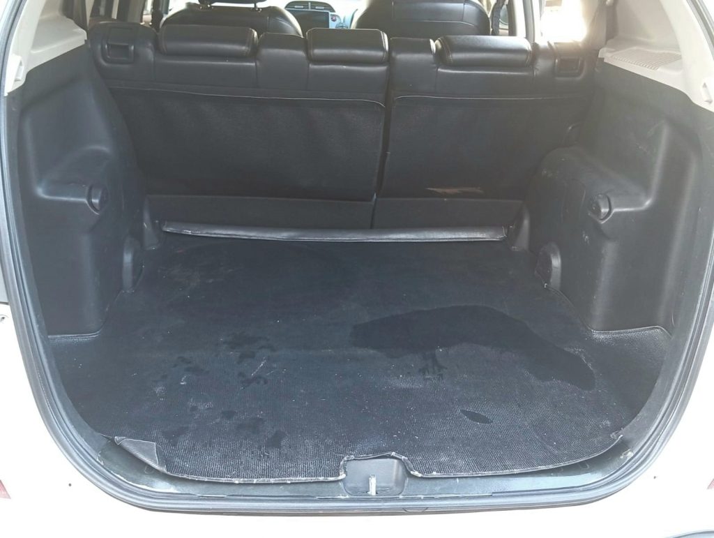 Boot / luggage area — Honda Fit