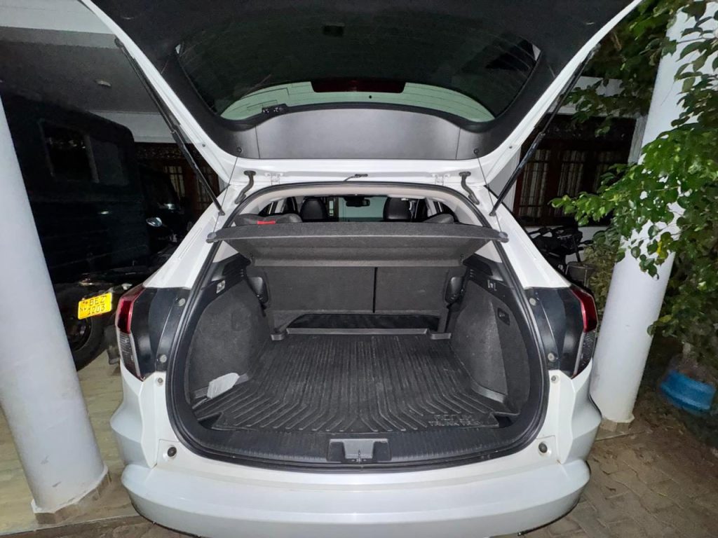 Boot / luggage area — Honda Vezel