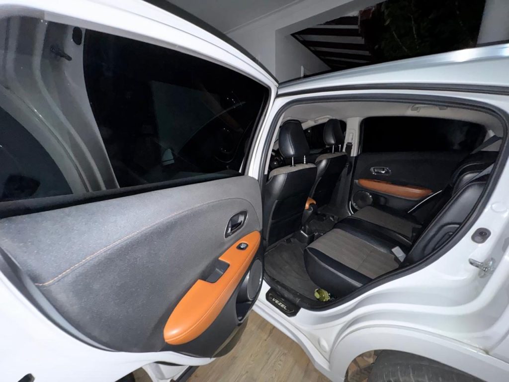Interior left — Honda Vezel