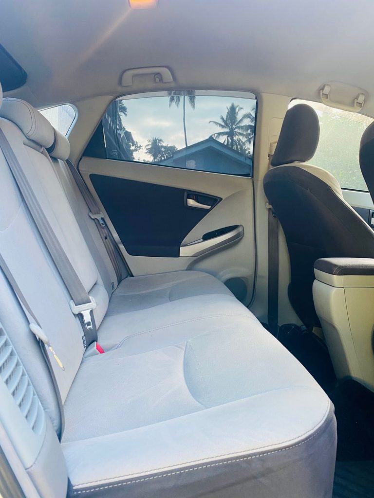 Toyota Prius photo 5