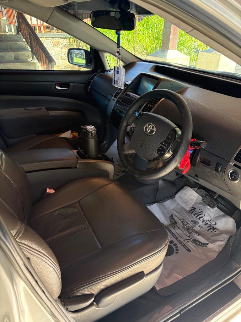 Toyota Prius photo 6