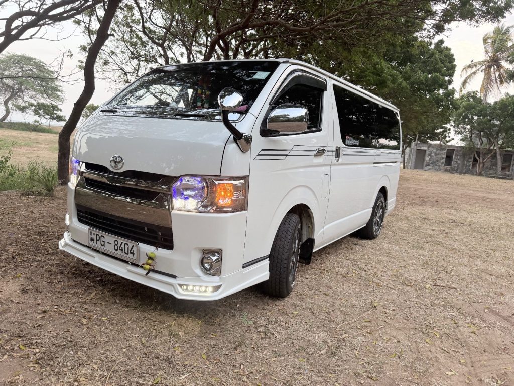 Right side — Toyota Toyota Kdh 201