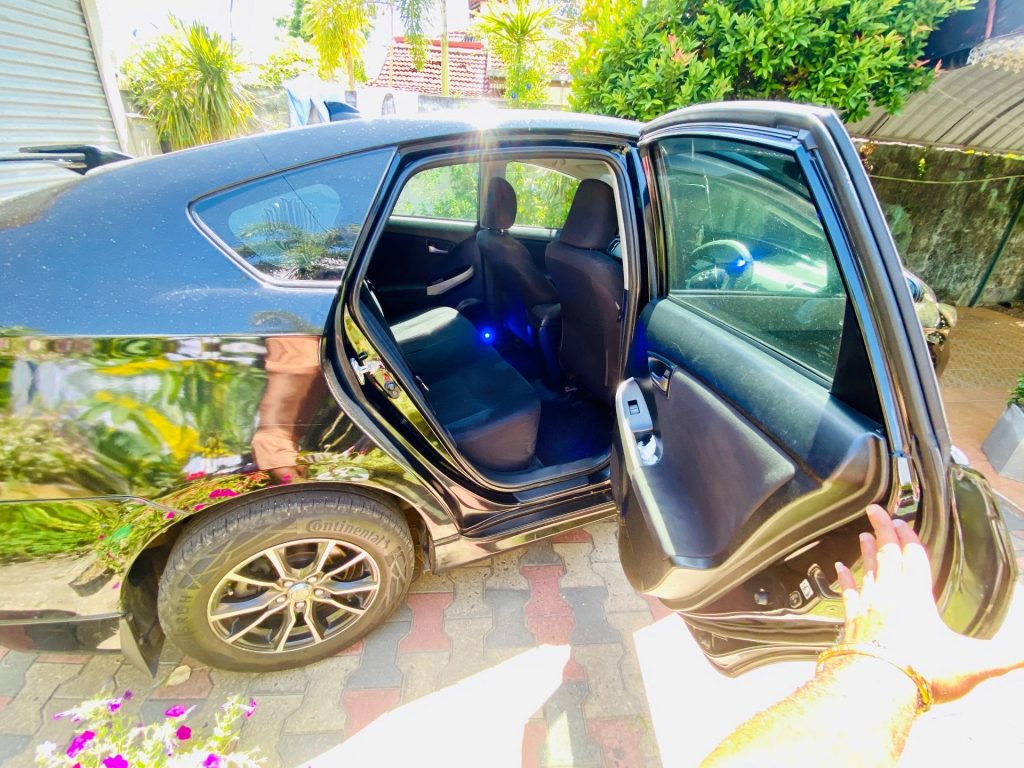 Interior right — Toyota Prius