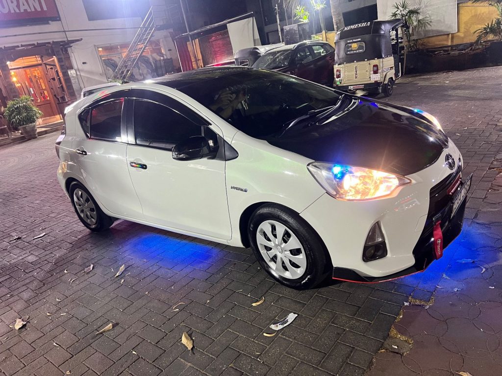 Right side — Toyota Aqua