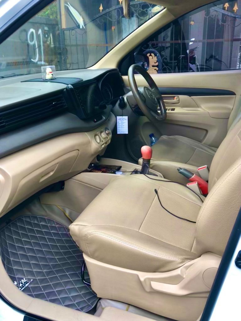Interior right — Car 7 S