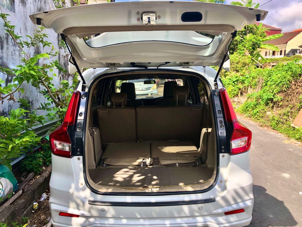 Boot / luggage area — Car 7 S