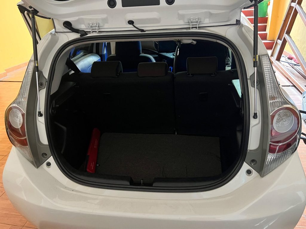 Boot / luggage area — Toyota Aqua