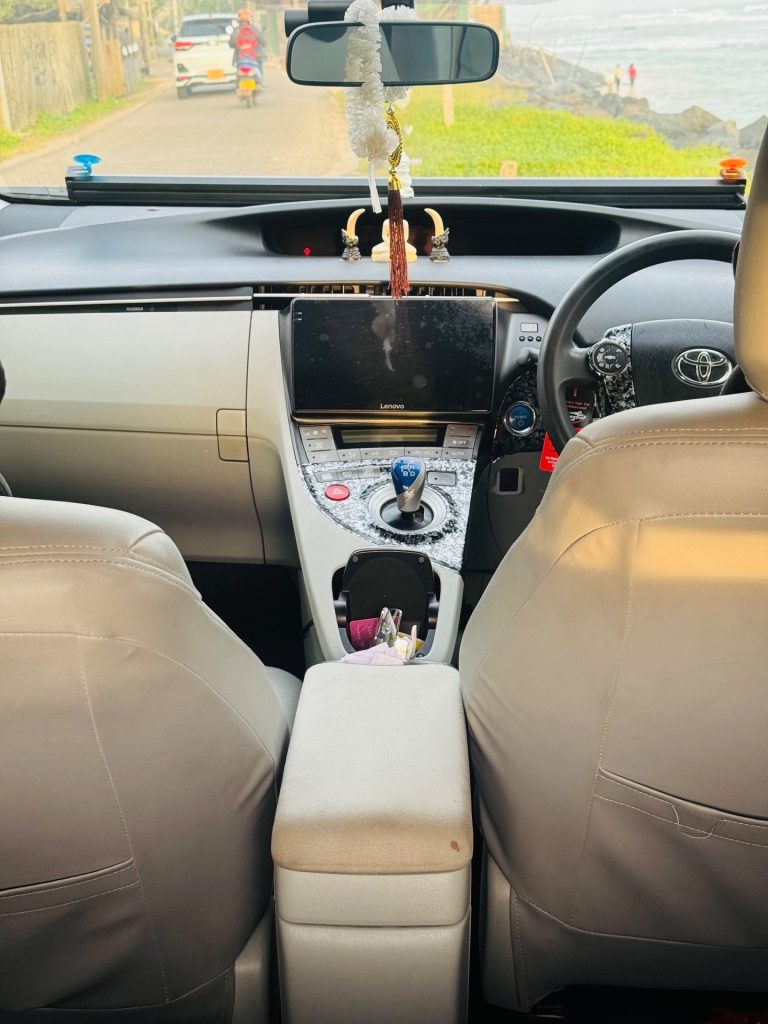 Passenger cabin — Toyota Prius