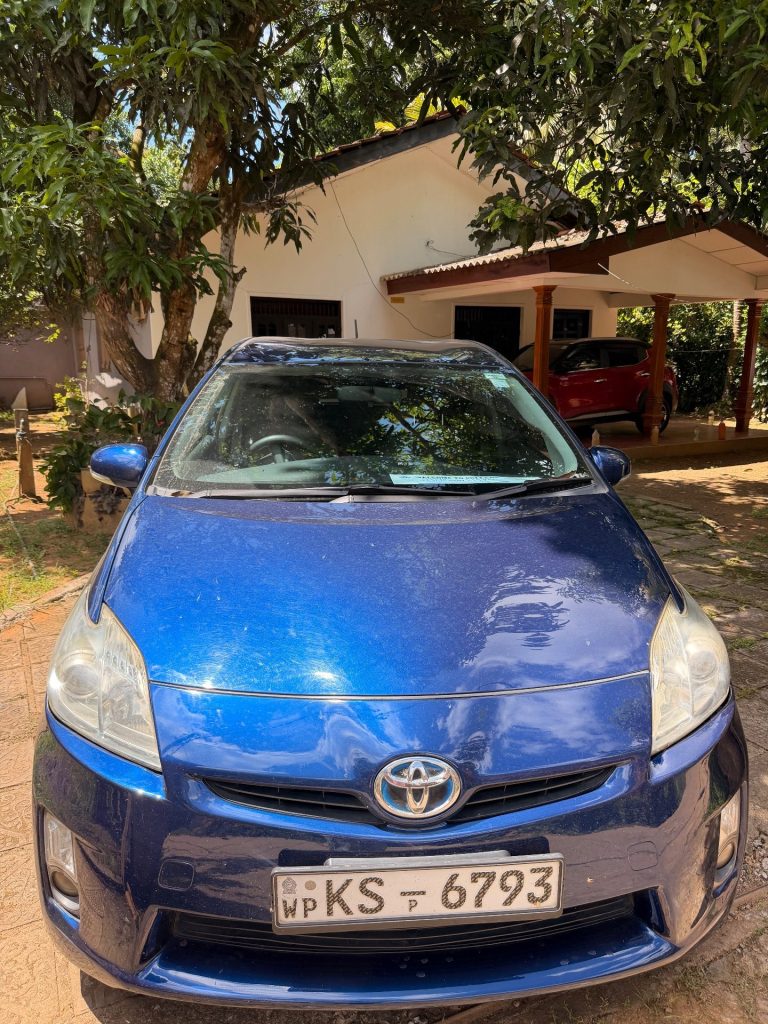 Front — Toyota Prius Prius