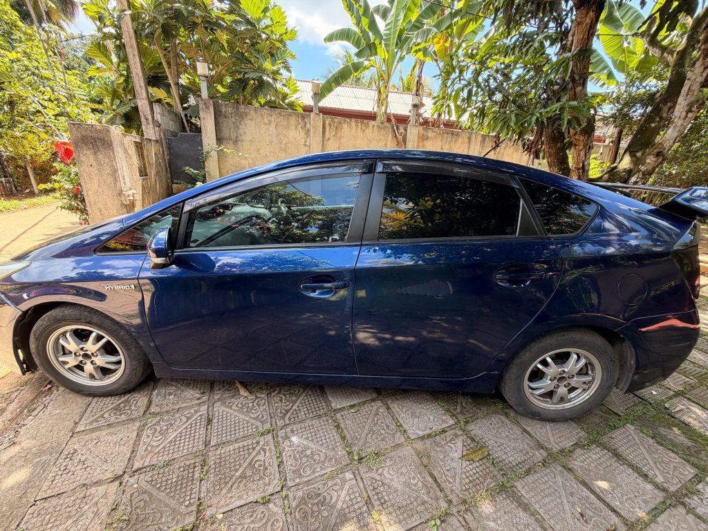 Left side — Toyota Prius Prius