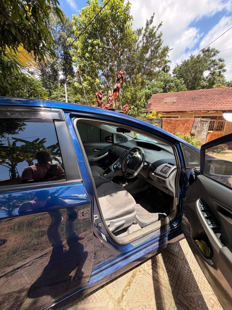 Interior left — Toyota Prius Prius