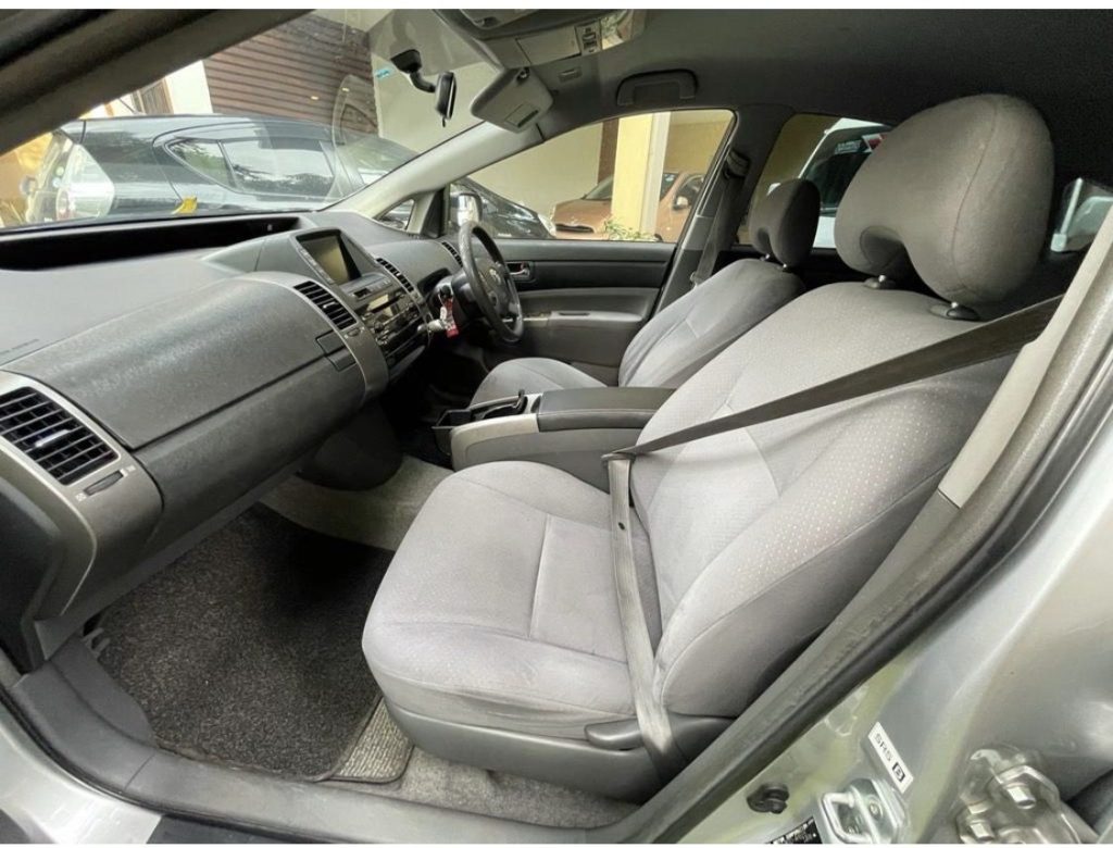 Interior right — Toyota Prius